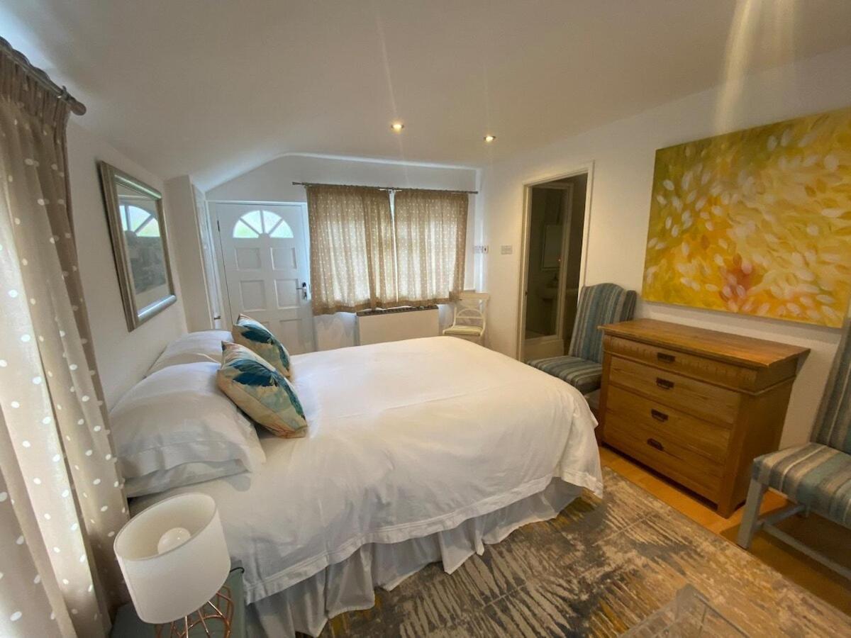 Hordle Private Entry Guesthouse Hideaway מראה חיצוני תמונה