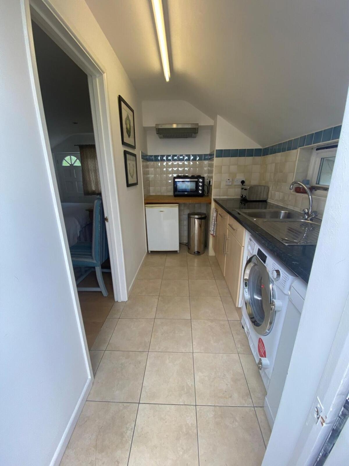 Hordle Private Entry Guesthouse Hideaway מראה חיצוני תמונה