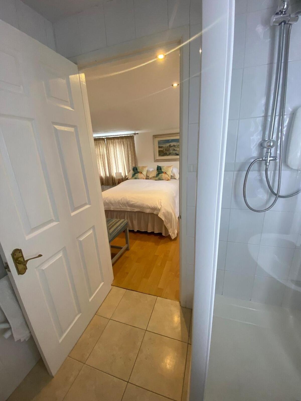 Hordle Private Entry Guesthouse Hideaway מראה חיצוני תמונה