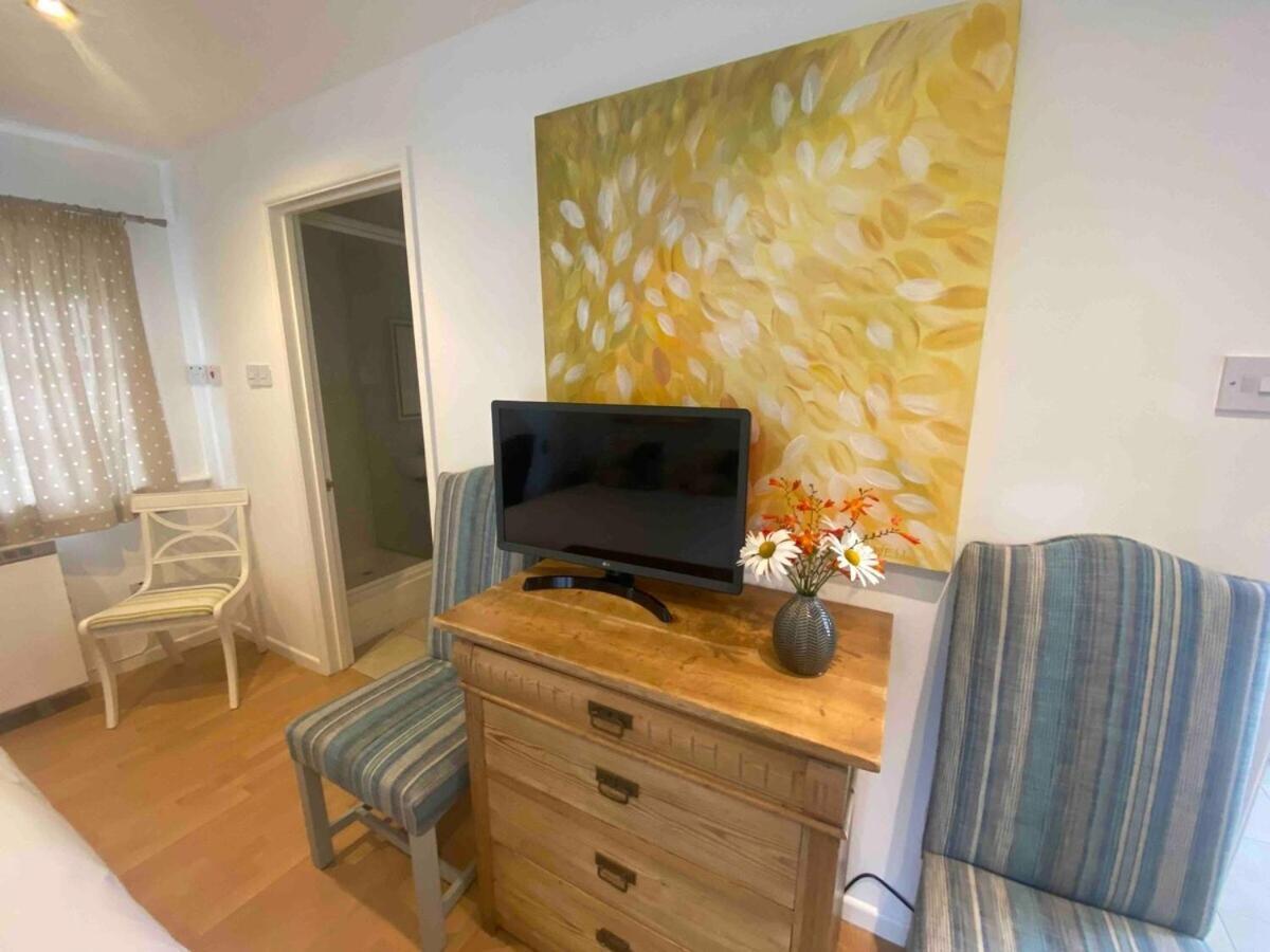 Hordle Private Entry Guesthouse Hideaway מראה חיצוני תמונה