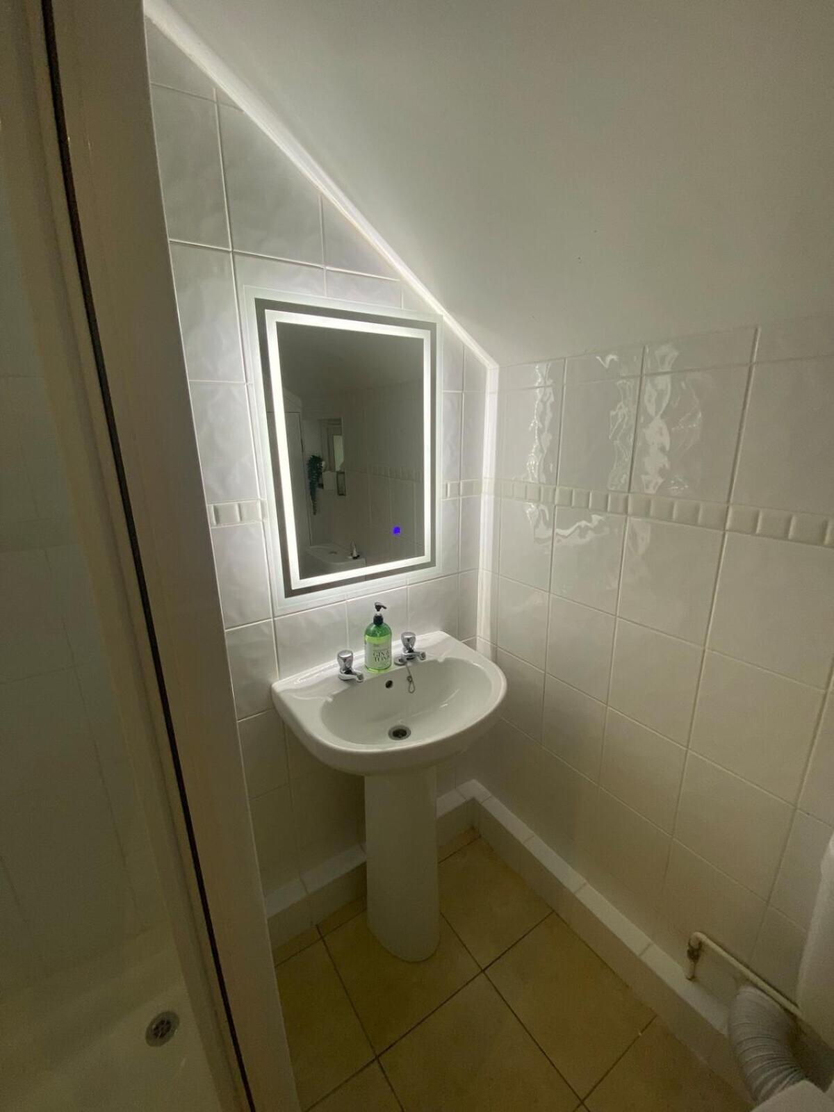 Hordle Private Entry Guesthouse Hideaway מראה חיצוני תמונה