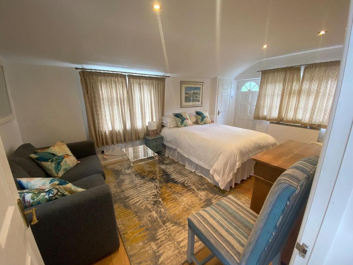 Hordle Private Entry Guesthouse Hideaway מראה חיצוני תמונה