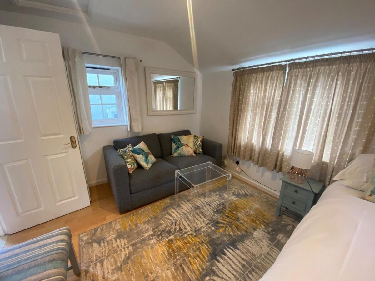 Hordle Private Entry Guesthouse Hideaway מראה חיצוני תמונה
