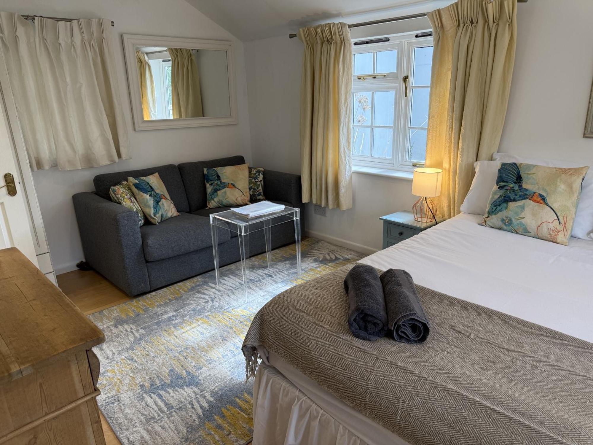 Hordle Private Entry Guesthouse Hideaway מראה חיצוני תמונה